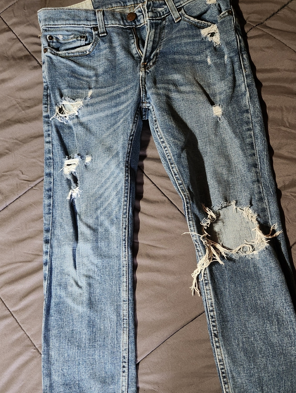 Hollister Women's Light Blue Distressed Straight Leg Jeans